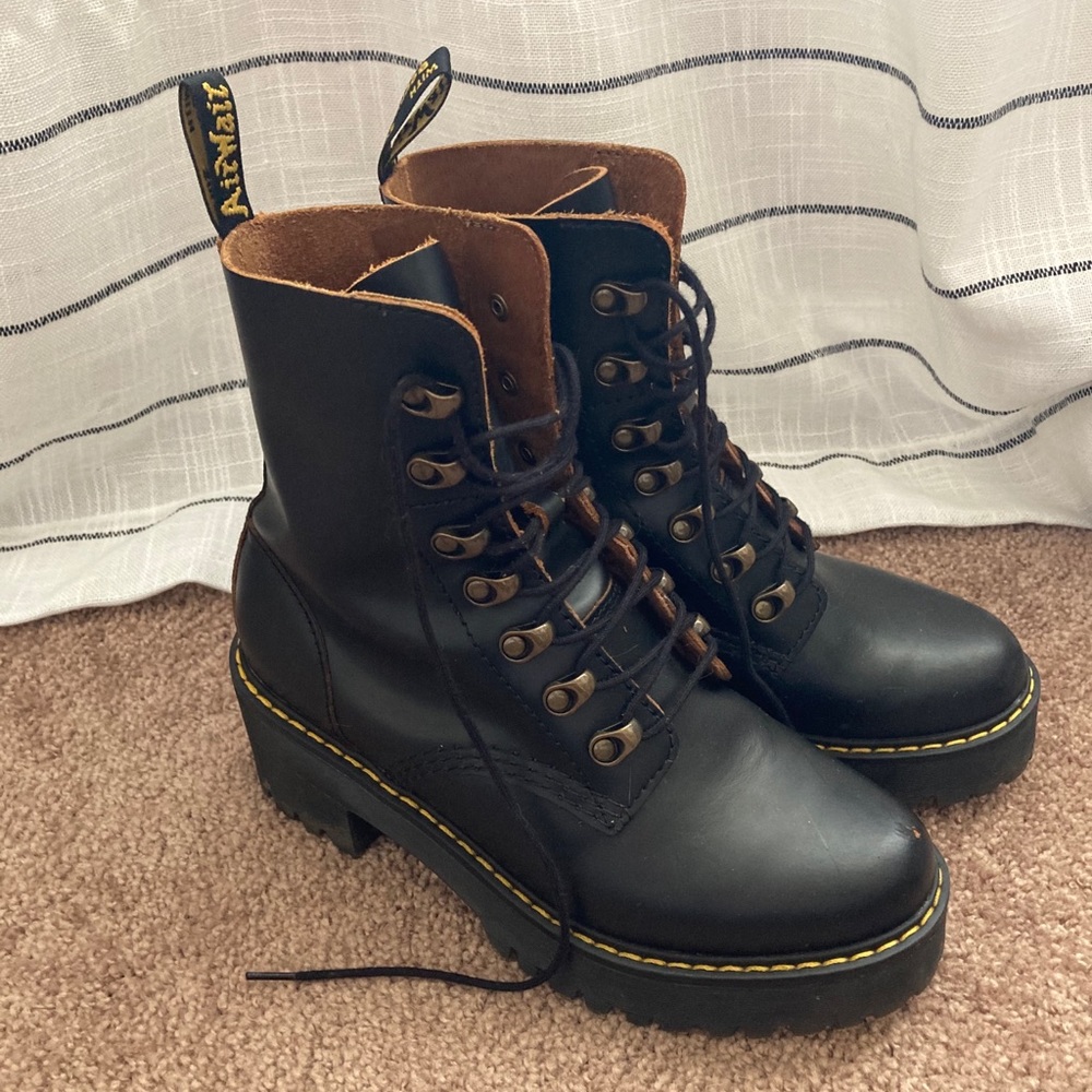 LEONA Doc Martens Boots Women 7